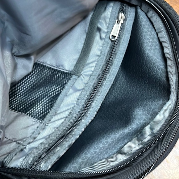 NWT North Face Borealis Backpack - Picture 4 of 6